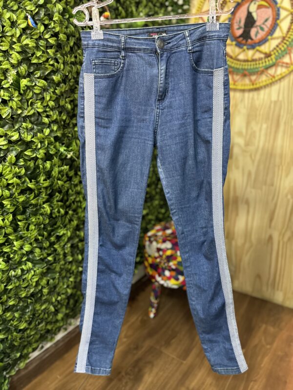 Calça Jeans Escura Listra Lateral Marisa (desapego)