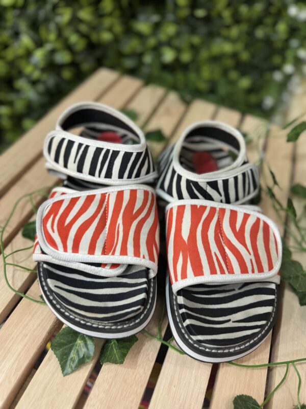 Papete Zebra Farm Preta E Laranja (desapego)