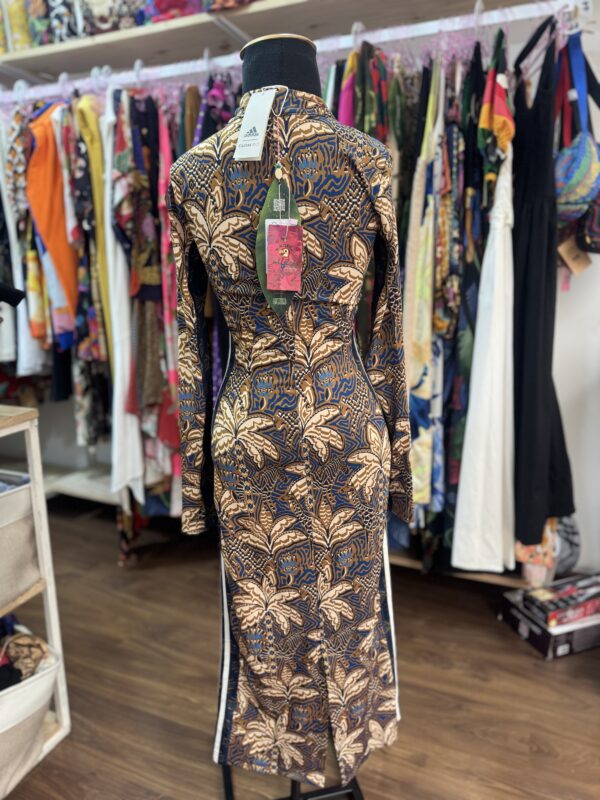 Vestido Premium Farm Colab Adidas Longo Midi Colado estampado Rosa Azul Dourado (novo) - Image 3