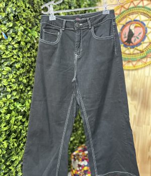 Calça Preta Pantacour Marisa (desapego)